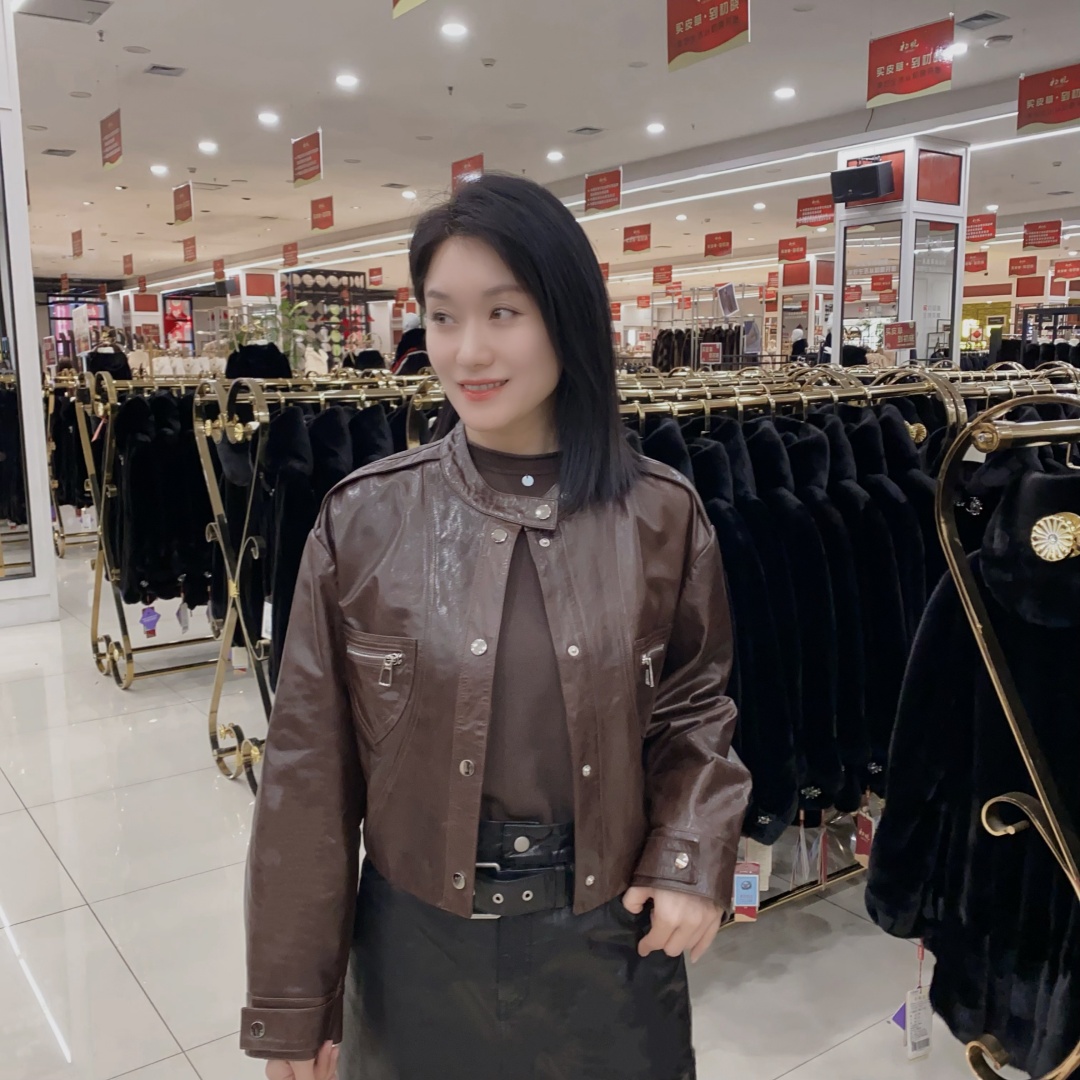 初晓2025年秋季短款皮衣显瘦真皮外套常规欧美风 香槟 卡其 620B