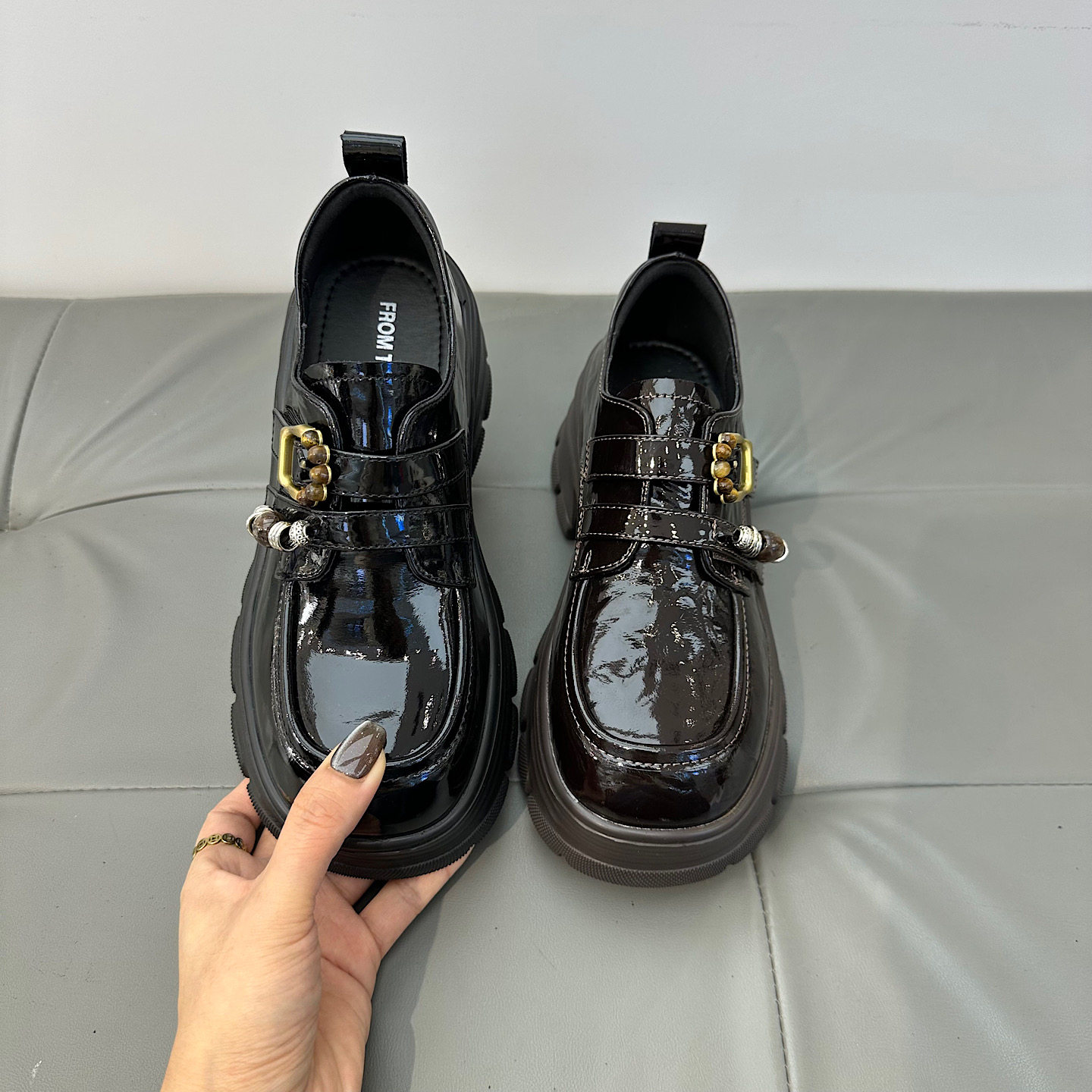 魔术贴懒人鞋一脚蹬乐福鞋女2026新款春季增高小皮鞋小个子英伦女