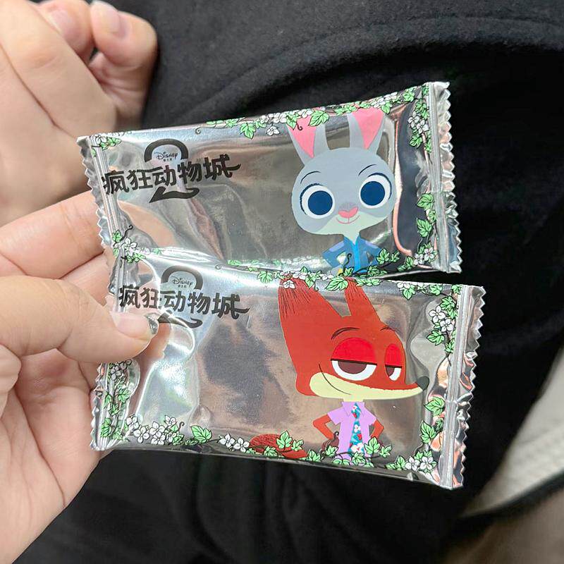 新日期疯狂动物城奶油芝士薄脆饼干奶油巧克力动物造型饼干儿童解