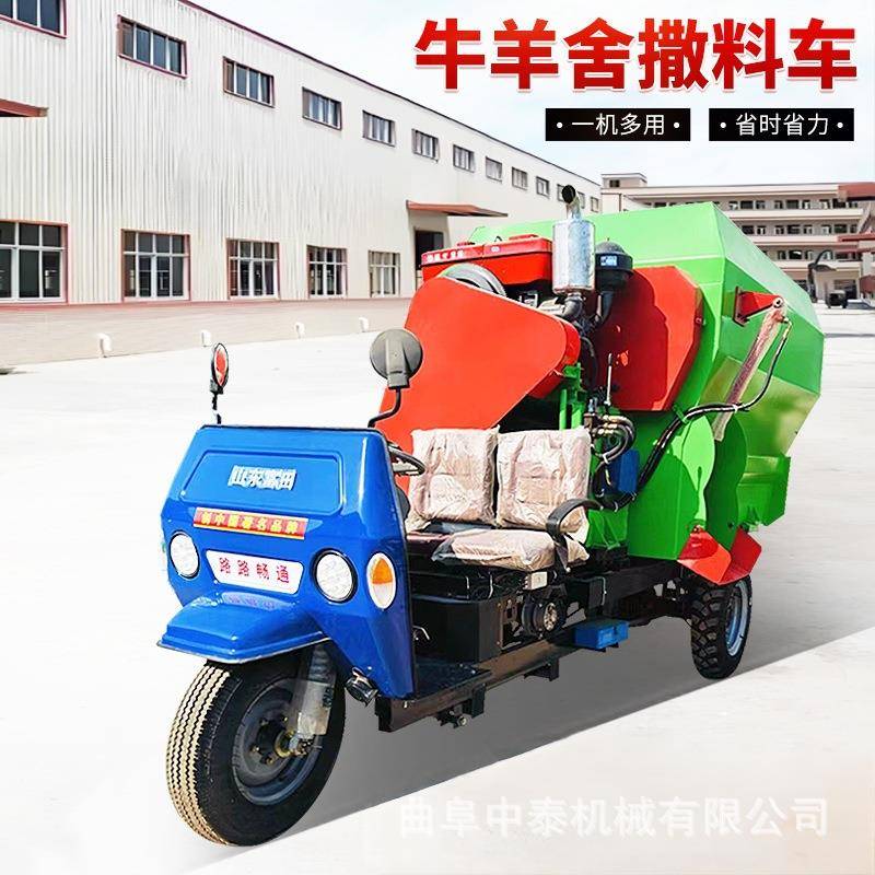 双侧出料电动喂料机搅拌饲料用青贮饲料喂草机牧区用大型投料车