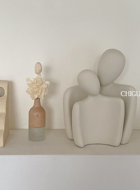 ns风抽象拥抱情侣人物摆件简约创意艺术客厅玄关电视柜家居装饰