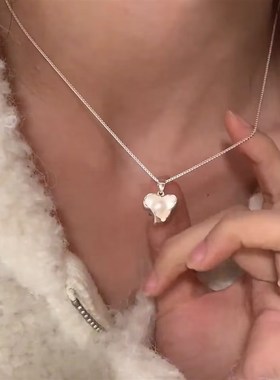 冷淡风银色金属爱心珍珠吊坠项链女2024年新款潮小众气质颈链配饰