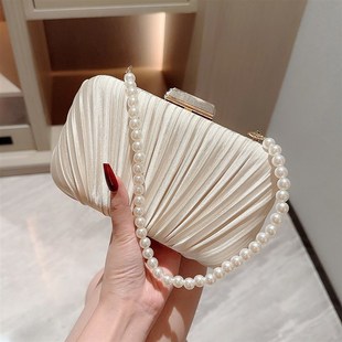 高级感绸缎手拿包女新款晚宴珍珠链手拎包名嫒气质旗袍礼服小手包