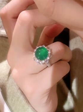 新中式国风豪横新品绿玉髓大鸽子蛋面戒指女925银镶嵌高碳钻绿件