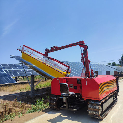 光伏电站电池板清洗车全自动滚刷发电板清洗车履带式光伏板清洗机