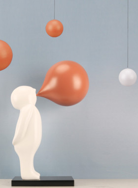 软装吹泡泡气球人物酒店雕塑摆件定制橱窗轻奢落地球摆饰