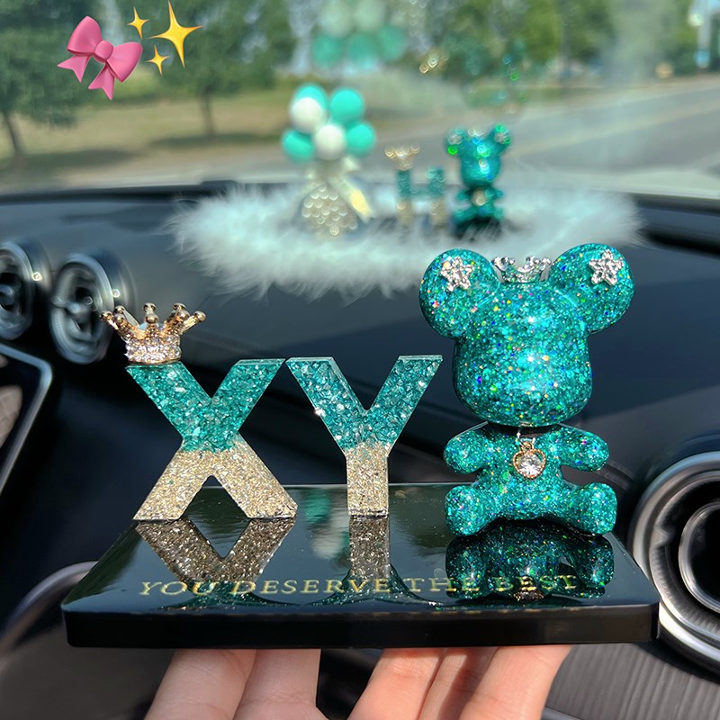 个性私人定制姓名字母汽车载创意网红女神款中控台仪表盘摆件饰品