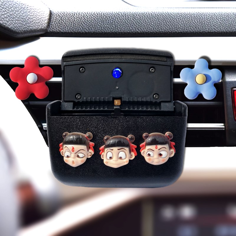 车载烟灰缸多功能汽车用品悬挂式垃圾桶内创意个性带盖有夜光高温