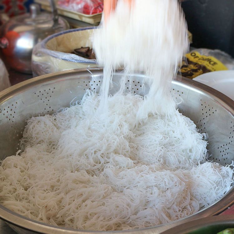 云南新鲜细米线撒撇米线