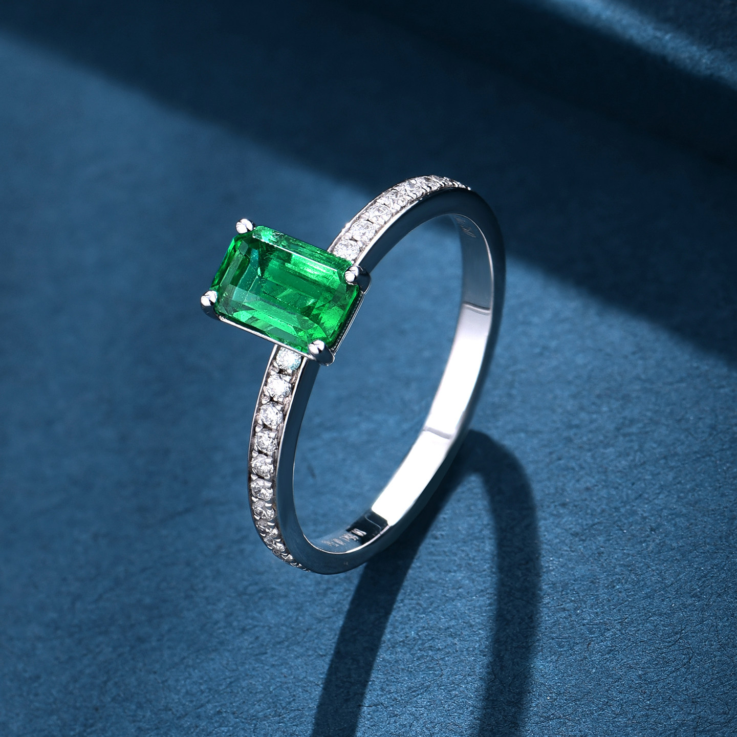 私意珠宝天然彩宝石时尚祖母绿戒指18K金镶钻石首饰定制排戒半圈