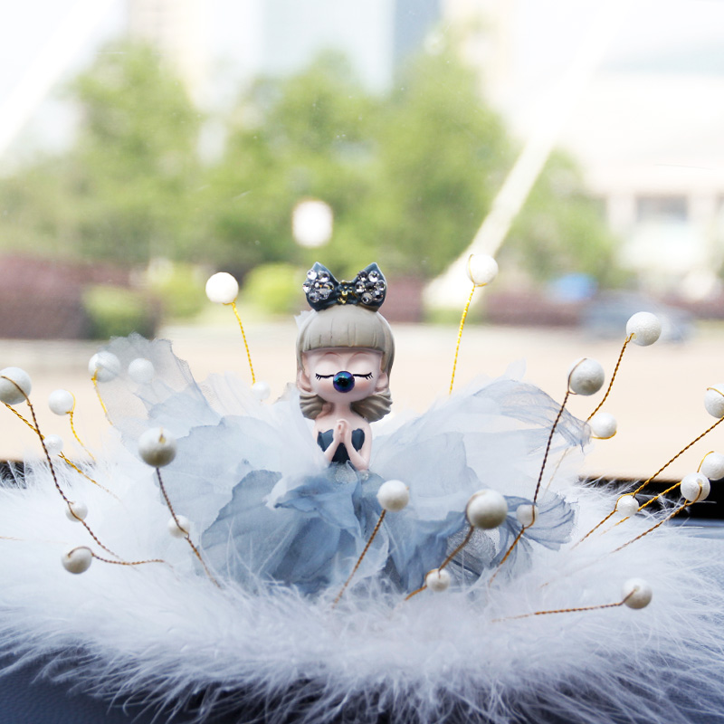 创意汽车摆件可爱泡泡女孩车内饰品女神款高档车载车上中控台装饰