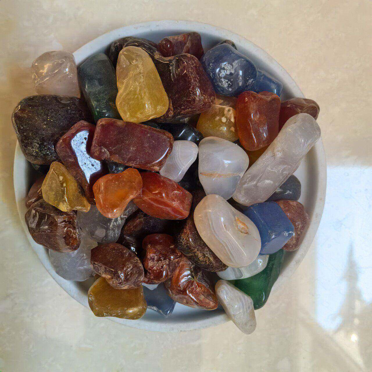 1-4厘米抛光玛瑙石七彩碎石花盆装饰彩色原石大水晶碎石批