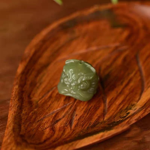 天然和田玉青玉醒狮吊坠挂件项链玉佩玉坠文玩配饰件单散隔顶佛珠