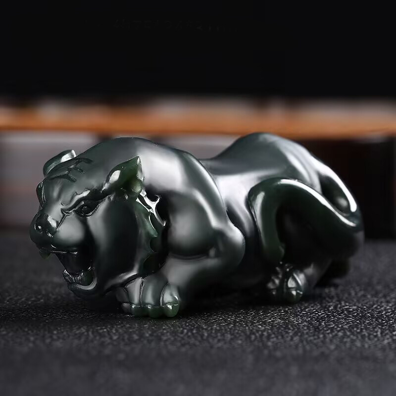 和田玉老虎手把件生肖虎把玩件新疆玉石虎虎生威文玩玉器把玩附证