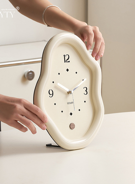 法式复古侘寂客j厅简约创意时钟装饰品玄关黑白电视柜桌面摆件