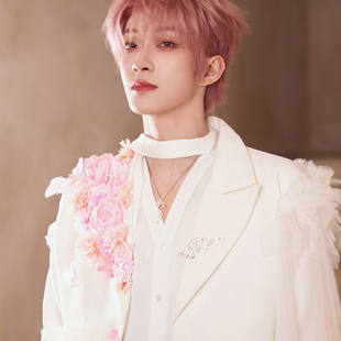 明星同款白色手工花西服外套男女高级感演出服时尚休闲气质西装潮