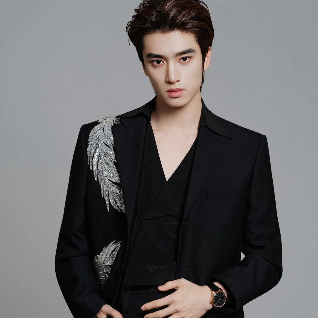 张康乐明星同款黑色重工叶子亮片刺绣西装男高级感宴会商务西服潮,男装,休闲西服,淘宝优惠券,粉丝福利购,淘宝优惠卷