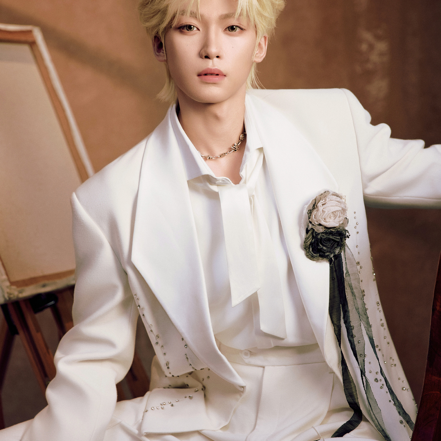 梓渝明星同款白色休闲百搭西服潮