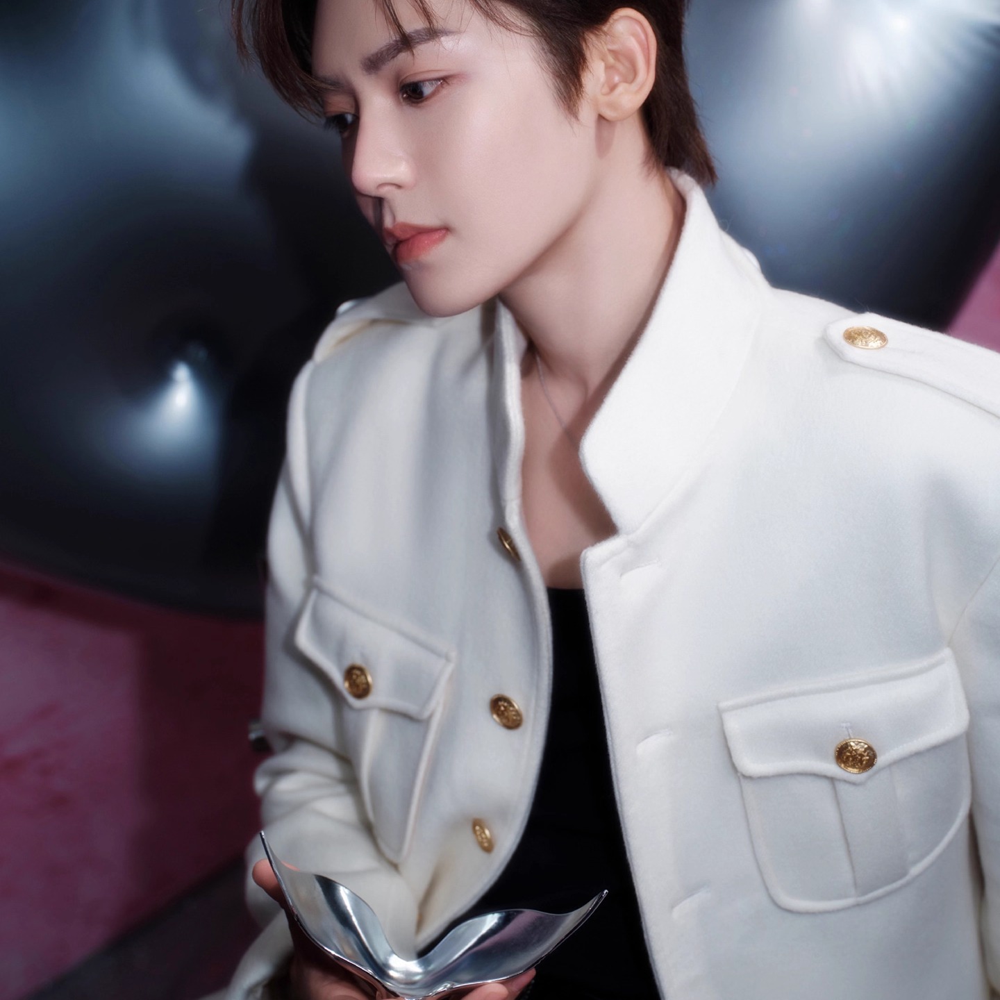 侯明昊明星同款小香风白休闲西装