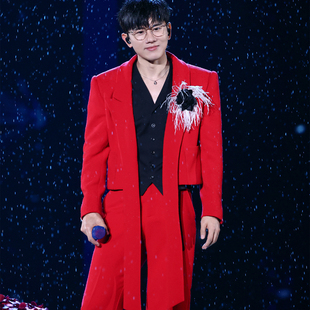 张杰明星同款中国红短款男士西服年会春晚痞帅舞台表演高级感套装