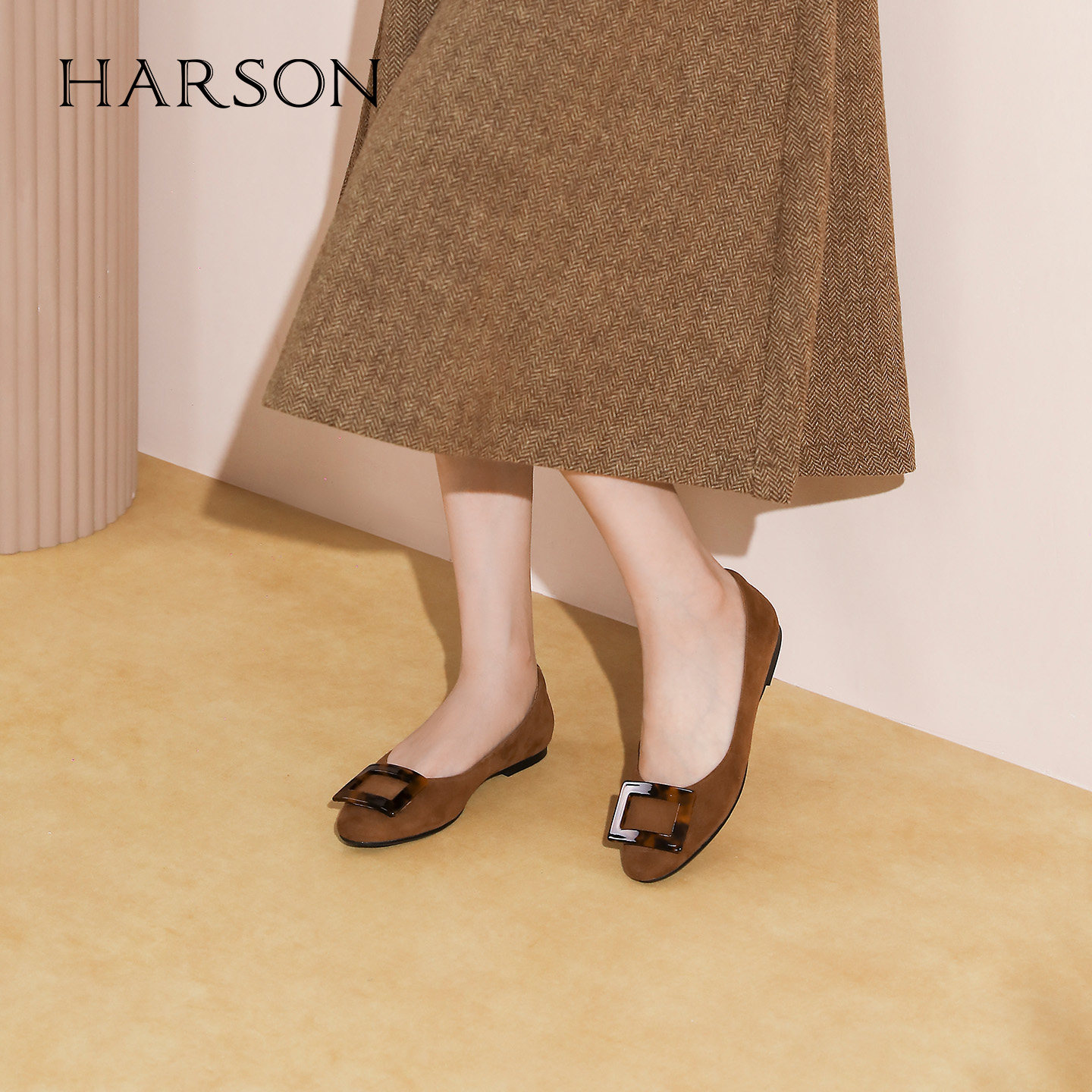 哈森时尚豹纹舒适低跟方扣浅口单鞋女新款百搭通勤鞋HL257165