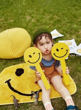 新外景创意个性儿童拍照黄色笑脸毯子宝宝写真摄影道X具镜子手拿