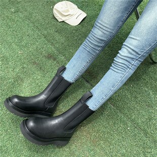 旺仔是条狗 马丁靴子2020经典百搭靴粗跟中筒靴.机车靴女潮