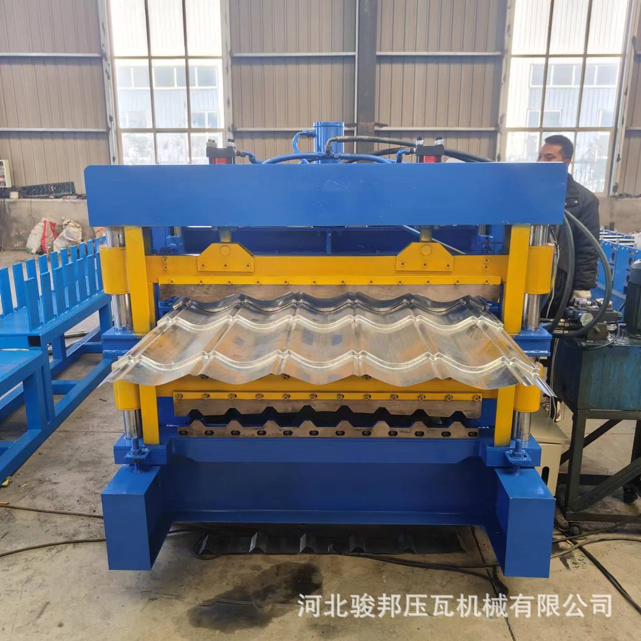 定制彩钢压瓦机镀锌板压瓦机828/750/840型三层琉璃瓦压瓦机