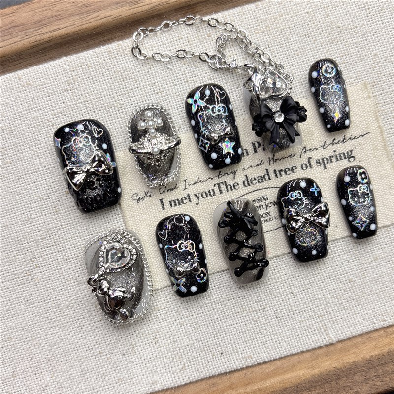 暗黑色流c苏纯手工穿戴甲高级感美甲2025新年短梯方款杏仁显白可