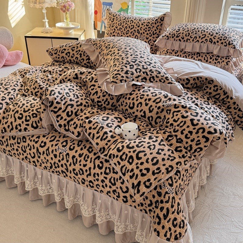 床盖四件套2025新款四季通x用榻榻米的不移位带裙边床单三件套单