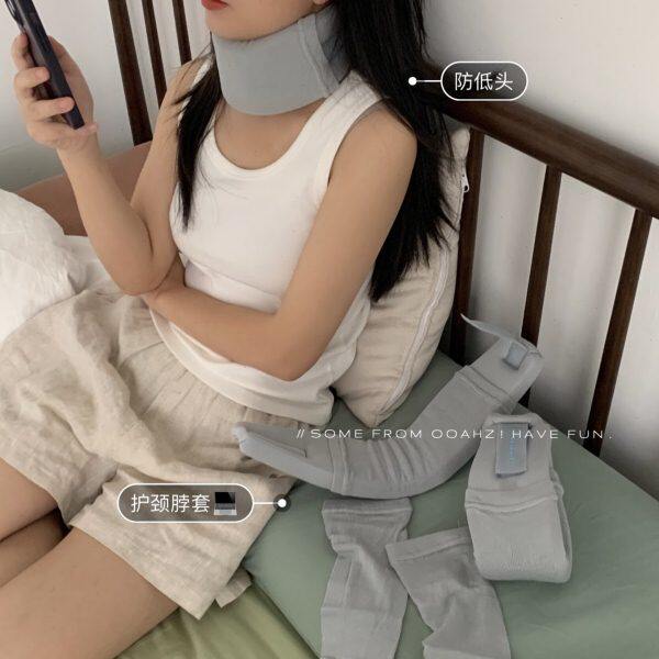 护颈脖套：低头族防颈纹颈托 旅行办公室用久坐玩手机颈部牵引器