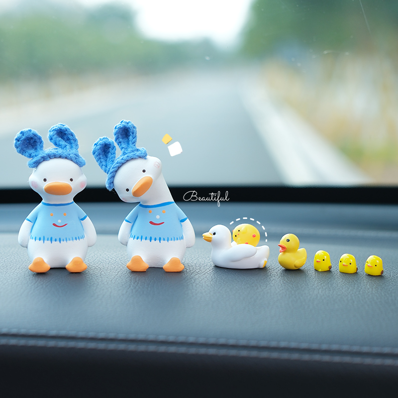 网红鸭车载香薰香水车内装饰品摆件汽车中控台可爱礼物桌面摆件女