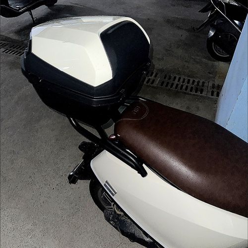 适用125男装车尾箱150摩托车后备箱储物箱工具箱大号通用太子尾箱