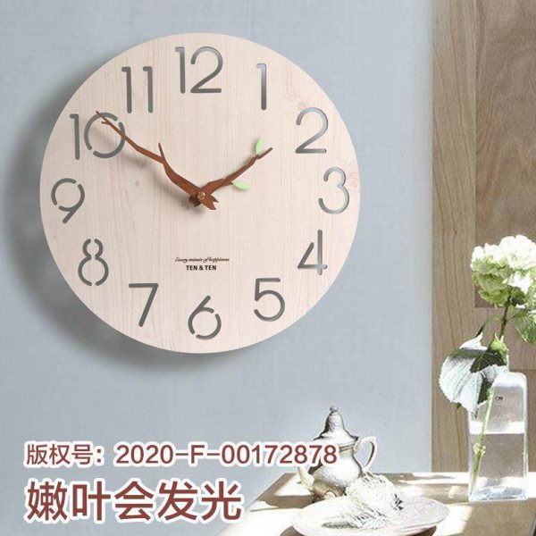 现代简约挂钟客厅木板挂钟时尚大气静音北欧时钟木针创意木钟日式