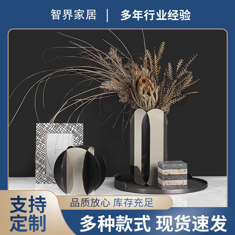 现代简约风皮革金属花器样板间玄关花瓶家居软装饰品摆件木质模型