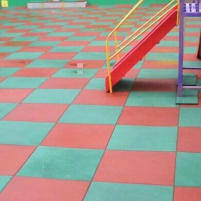 幼儿园操场儿童防摔地胶地垫室外小区广场橡胶地垫运动防摔地垫