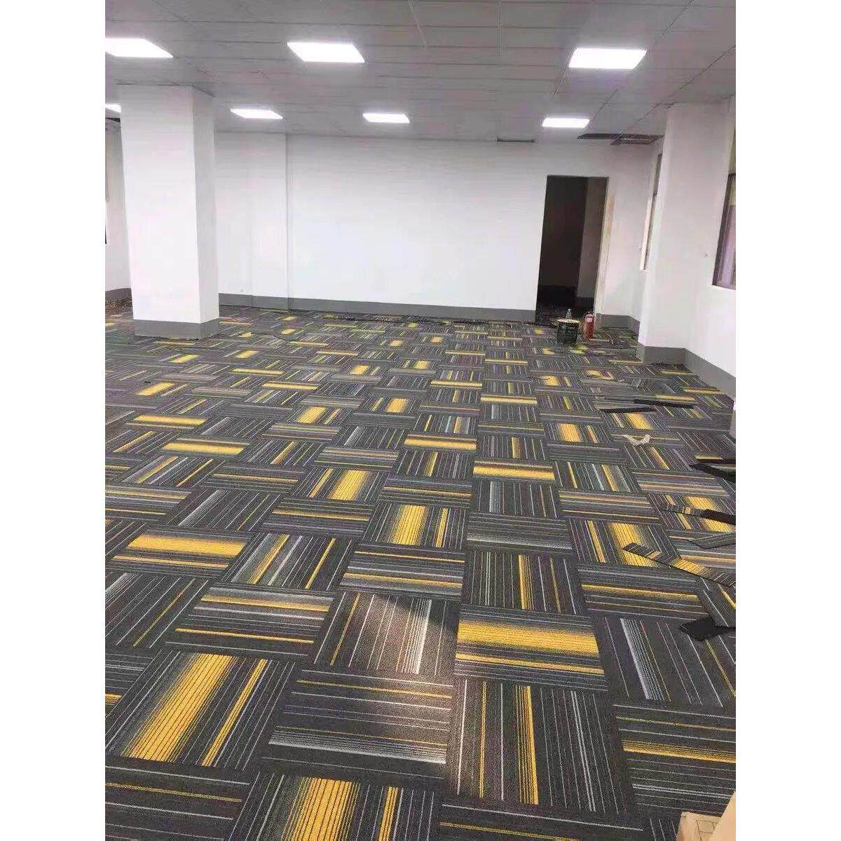 办公室地毯商用拼接大面积铺写字楼台球厅客厅卧室方块隔音水泥地