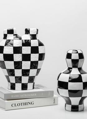 现代北欧创意黑白格子树脂花瓶花器软装客厅茶几软装家居饰品配搭