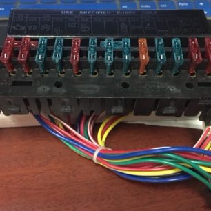 线束保险盒总成  15路插片保险总成 15位带线保险丝盒总成