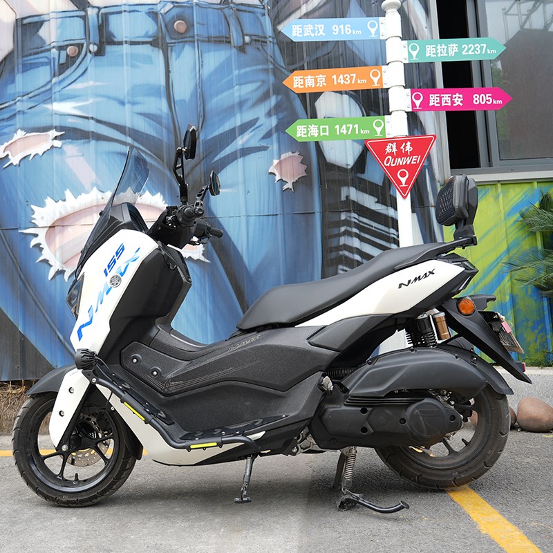 适用于25款雅马哈NMAX155保险杠射灯碳钢脚踏前护杠防撞防摔改装