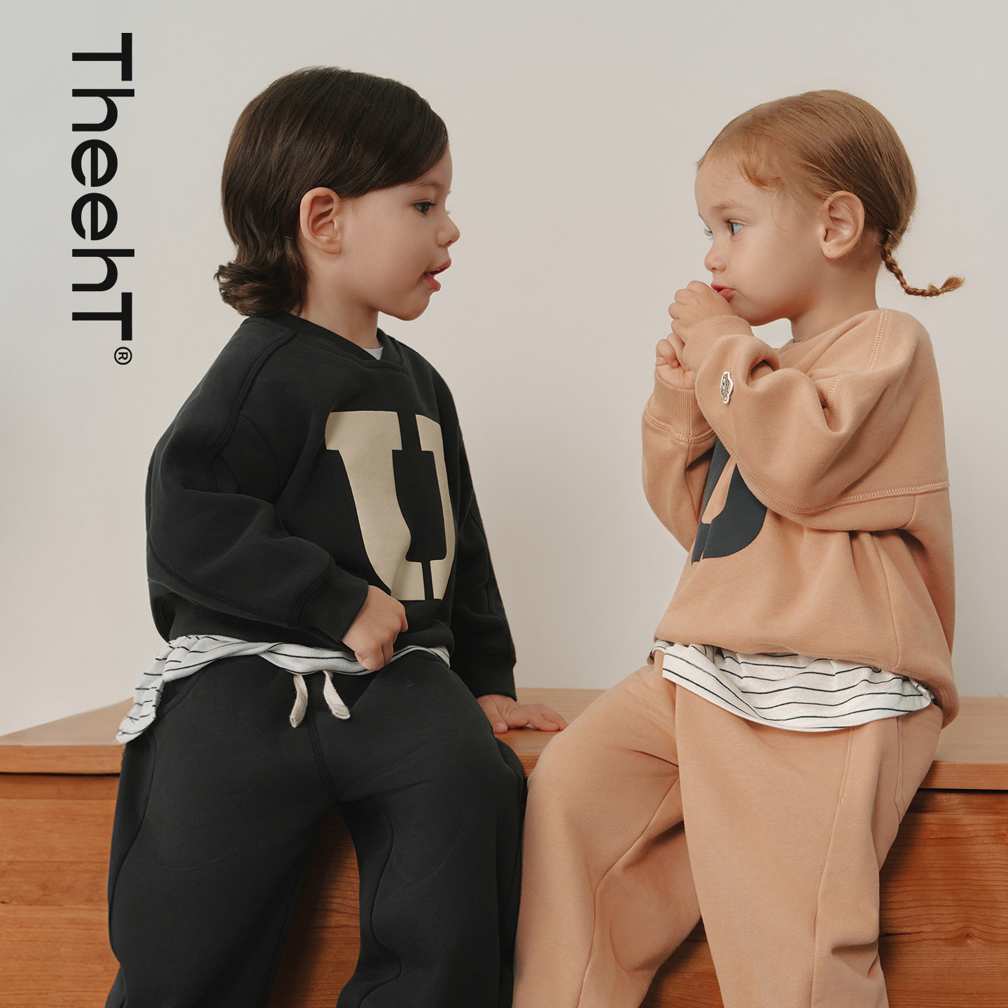 【新品上市】THEEHT童装秋冬宝宝男女童儿童方领字母印花磨毛卫衣