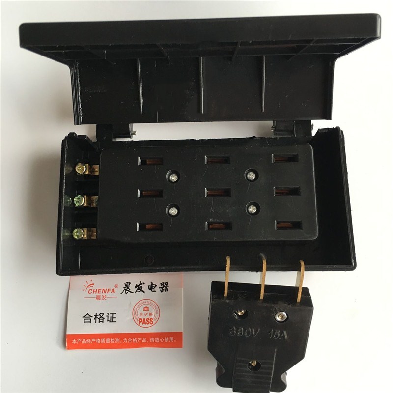 晨发三相三线农用插座插头明装16A平面接线板黑色翻盖防雨防水