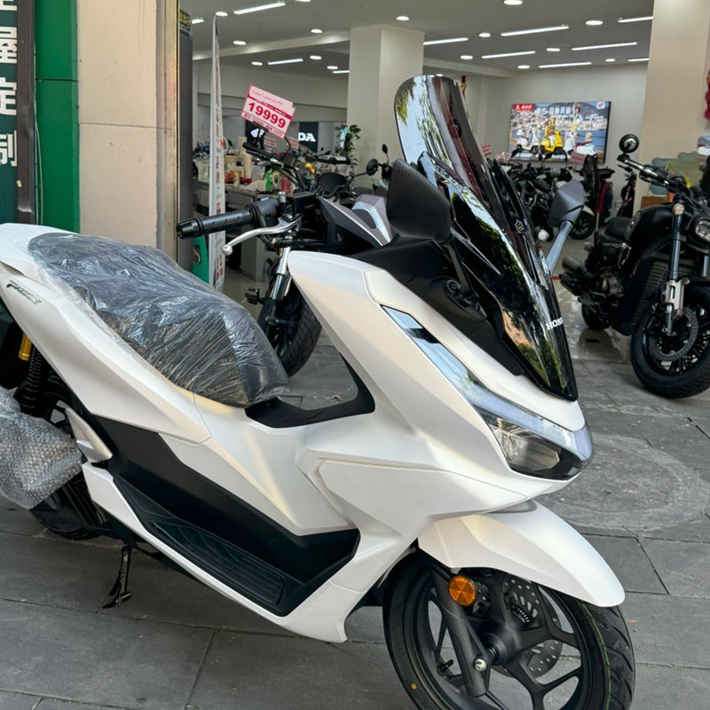 适用于25本田Pcx160挡风玻璃改装配件佛沙前脸后视镜前档护胸挡风