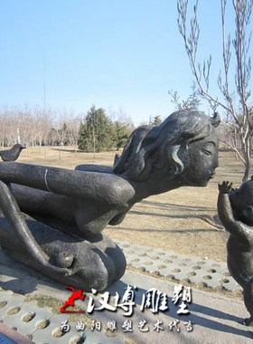 玻璃钢创意铸铜母子玩耍人物雕像艺术文化雕塑大型广场公园装饰