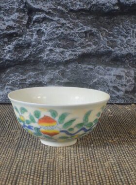 仿古瓷器 复古做旧明成化风格 斗彩三果纹品茗杯 古董古玩收藏品