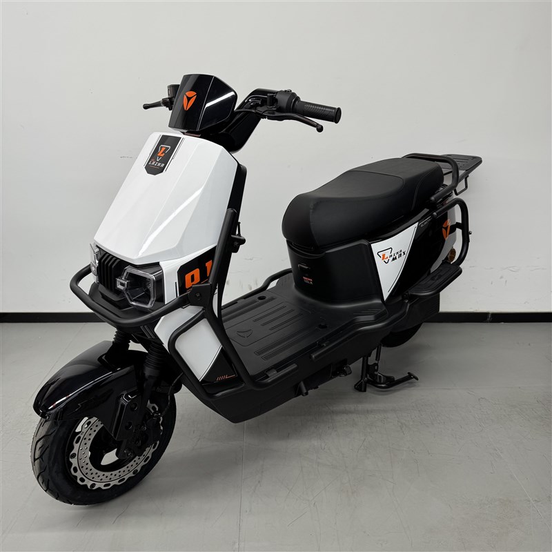 适用雅迪莱卡电动车护杠雅迪莱卡护杠莱卡加厚前后保险杠加固尾架