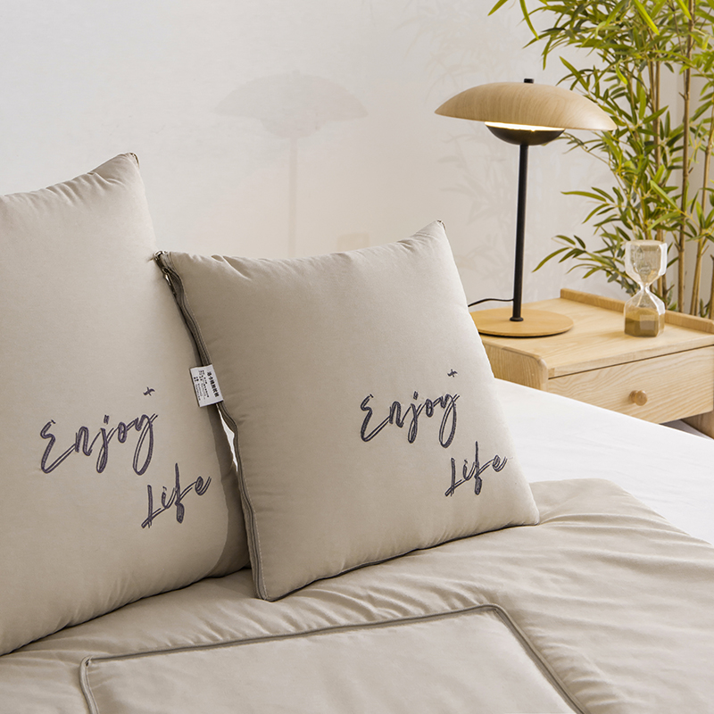 抱枕被子两用办公室车载抱枕被沙发午睡空调被二合一