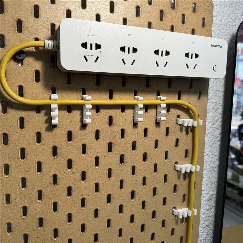 圆孔洞洞板配件 插排固定器 路由器遥控器固定 理线夹 适配