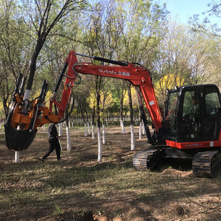 滑移铲车改装 苗圃护根带土球移植挖树机液压起树机全自动挖树机