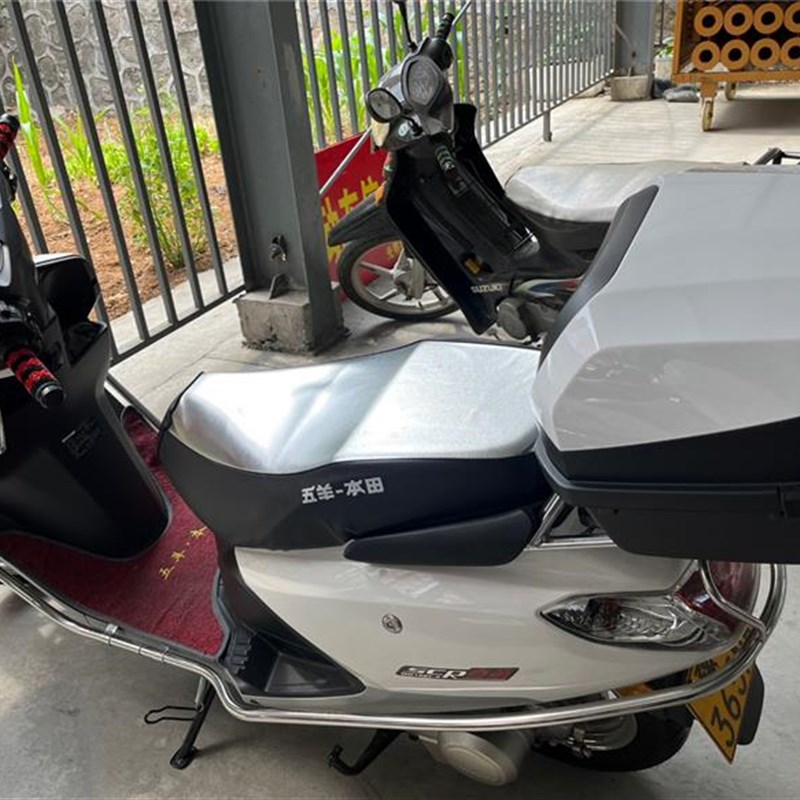 适用 五羊本田喜悦100迅鲨喜俊喜致佳颖125尾箱踏板摩托车后备箱